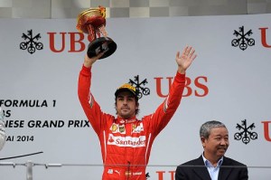 Alonso leva Ferrari ao primeiro pódio da temporada. 